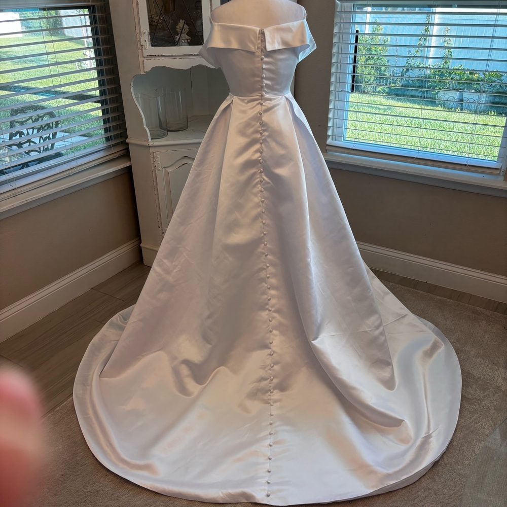 NEW Elegant White Wedding Dress, Satin Wedding Dress, Strapless, NWOT Size LG/12 - Picture 11 of 14
